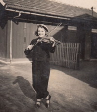 Zdenka Kmochová, 1941