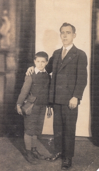 Father of the witness, Antonín Jankovský, with his son Ladislav, half-brother of František Jankovský