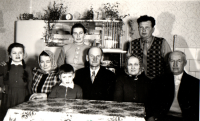 Witness´s family with parents and mother-in-law, 1969