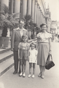 Viktor Weilguny with his younger sister Eva and his parents, 1950s