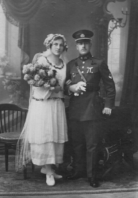 Parents Pivec, wedding photo, 1924