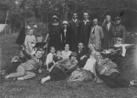 Mass trip of families from Aš, parents Pivec and dog Lexa marked with a cross, 1938