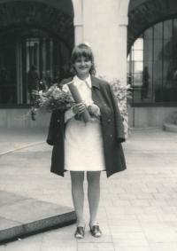 Hana Přikrylová při promoci v Karolinu, 1969