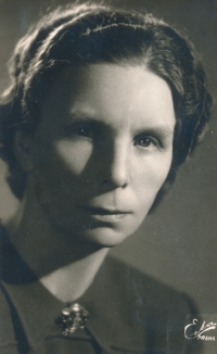 Maminka pamětníka Růžena Bártová, rozená Bečková 1894-1954