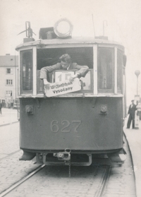 Zdenek Bárta průvodčí tramvaje, brigáda 1942 - pracovní povinnost středoškoláků