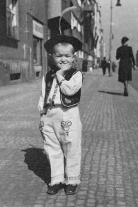 Petr Kadleček in 1947 in Prague, dressed in a national costume