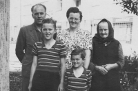 Petr Kadleček with his parents, grandmother and older brother in 1951, when they lived in Prague on V Rovinách Street