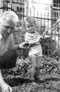 Lydia Mamulová with her father, 1953