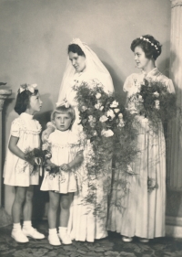 Lýdia Mamulová with her sister at the wedding of her cousin Růženka