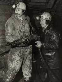 A witness with a colleague during the cave-in liquidation