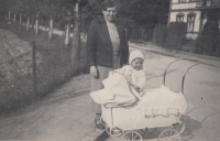 Mum with Rosemarie Bensch in 1935 in Bad Kudowa