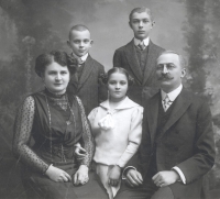 Grandfather Bohumil Mladějovský with his wife Anna and children - from left Zdeněk, Anna, Alexander, around 1906

