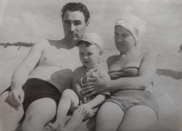 With parents on vacation, ca. 1962