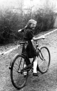 Želmíra Živná in front of her house in Jesenice, 1948