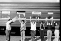 A train journey to the USSR for a study stay, 1959, Želmíra is not in the photo, she is the author of the picture, second from the left her classmate Jiří Dienstbier, taken somewhere at a railway station in Ukraine