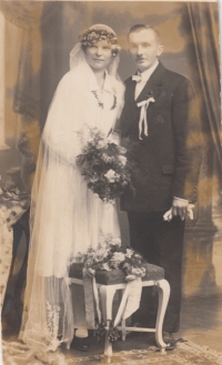 Wedding photographs of parents, 1928