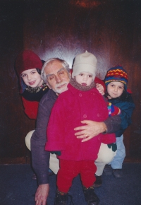 Jiří Stránský with the Forman granddaughters