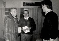 František Postupa, as chairman of the District National Committee, presents the award to two political prisoners from the 1950s. In Chrudim in 1990