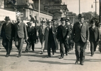 The father-in-law of the witness, farmer Vilém Prokeš (marked with an asterisk) with Eduard Beneš at an agricultural exhibition, Výstaviště, before World War II