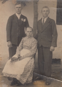 Mom with her siblings, Rovensko, undated