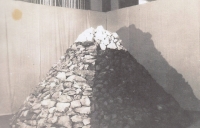 The exhibition in Lubenec in 1988 featured a work by Ivan Kafka titled "The Shaky Peak" which, like others, carried a hidden meaning referring to the collapsing communist regime.