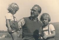 Dad Vladimír Lindner with daughters Alena, later Gebertová, (left) and Dana, later Ševcová, ca. 1948