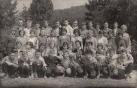 Školní fotografie z Lubence, 9. třída, Jiří Hýř v horní řadě pátý zprava