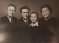 Jiří Slezák with his parents and brother Vlastimil (left) in 1945