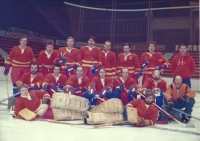 Karel Kozisek (middle row, third from left) playing hockey, 1980s