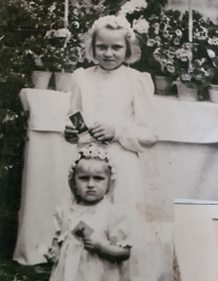 Marie Mikolášková with her younger sister, 1937