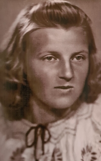 Marie Mikolášková, 18 let,  v roce 1947