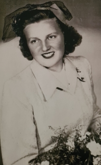 Marie Mikolášková, svatební foto, rok 1951