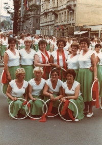 Ludmila Jurásková s kolegyněmi při spartakiádě 1975