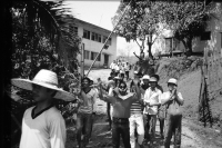 Laoští pracovníci ve vesnici Hoy Say, Laos, 1985