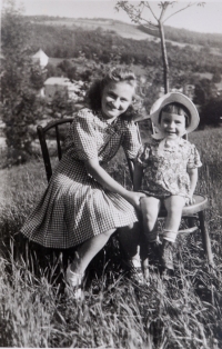 Božena Šálová with her mother, ca. 1941, Kašava