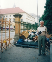 Cleaning up after the floods in 2002, Terezín