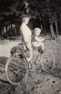 Jan Vondrouš with his mother Marie Vondroušová, 1956