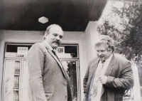 Jan Vondrouš (left) with Petr Pithart (right), 1991