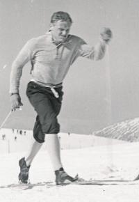 Bohumil Janoušek in the winter season 1958/59 at the training camp of the Institute of Physical Education and Sport in the Giant Mountains