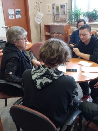 Witness with pupils of Smečno Primary School during the recording of PNS