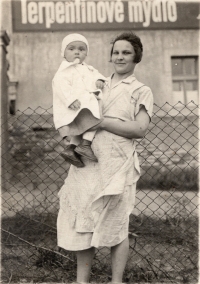 Jaroslav Frolík with his mother