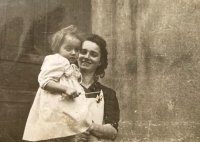 The witness with her mother Vlasta Skramušská in 1941