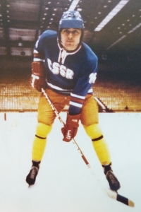 Václav Nedomanský in Czechoslovakia jersey, turn of the 1960s and 1970s