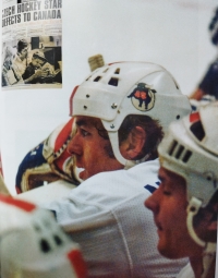 Václav Nedomanský (vlevo) jako hráč severoamerické profesionální soutěže WHL v dresu Toronto Bulls, sezóna 1974/75