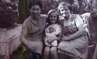 Irena Mossler with her mother and daughter