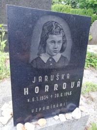 Tombstone of Jaruška (Jarmila) Horrová, sister of the witness, at the Central Cemetery in Brno