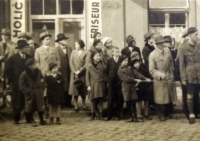 Manifestace v Českém Těšíně v době eskalování národnostního napětí mezi Čechy a Poláky roku 1938