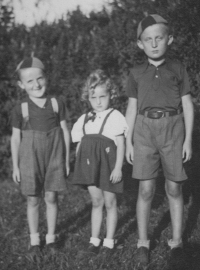 Jiří Ryba in 1946 with his siblings Milena (centre) and Milan (right)