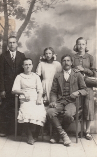 Uncle Ignác Perpel with his family