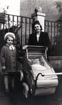 With mother and younger brother, Ostrava, 1940